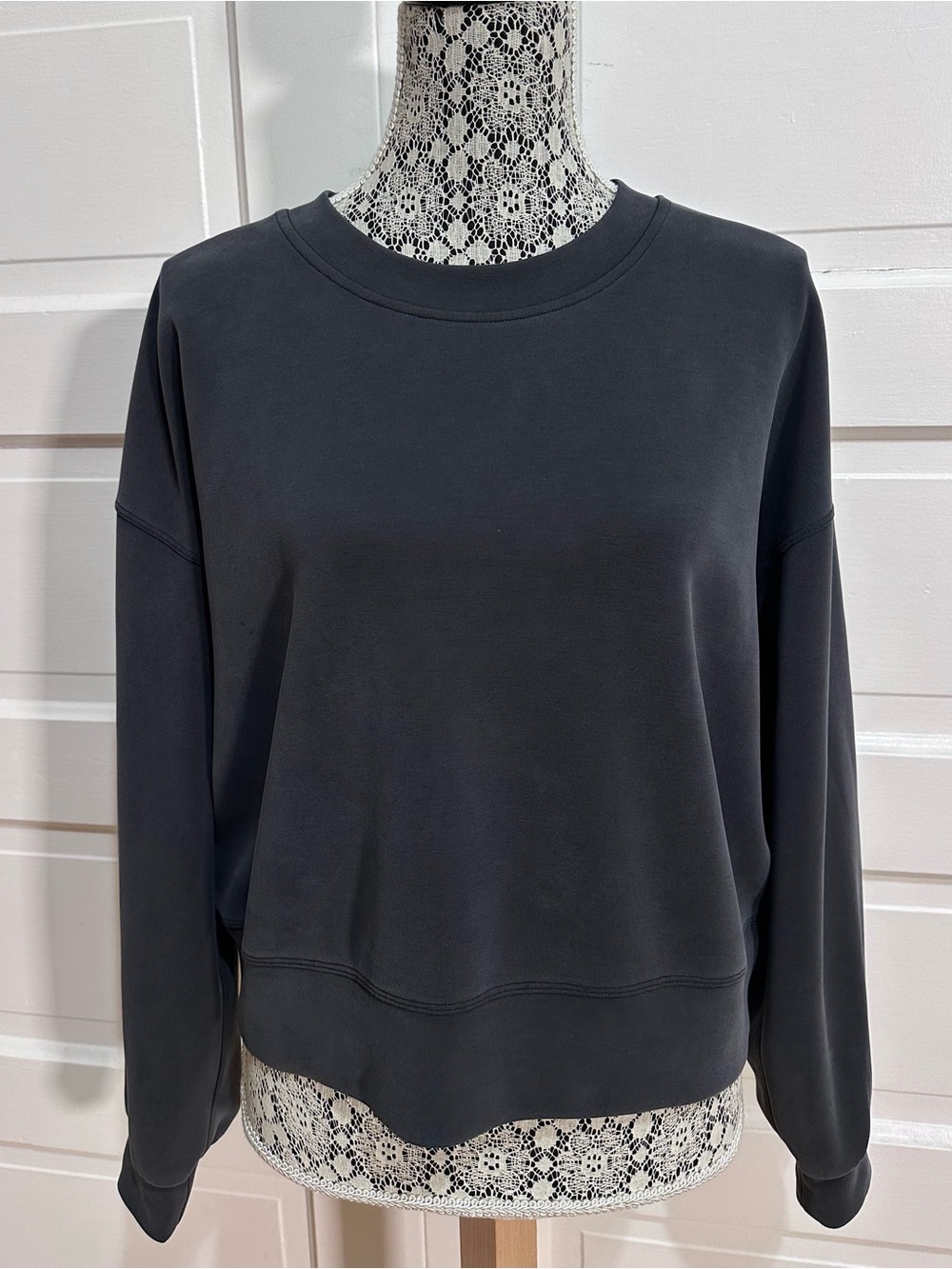 Lululemon Perfectly Oversized Cropped Crew *Softstreme Size 8 Black $128